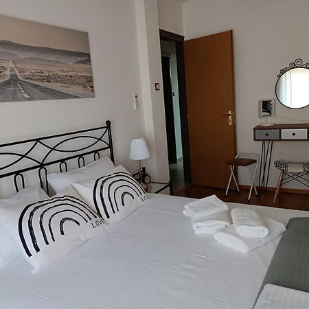 Cosy Apartment On Dragon Street Афіни Екстер'єр фото